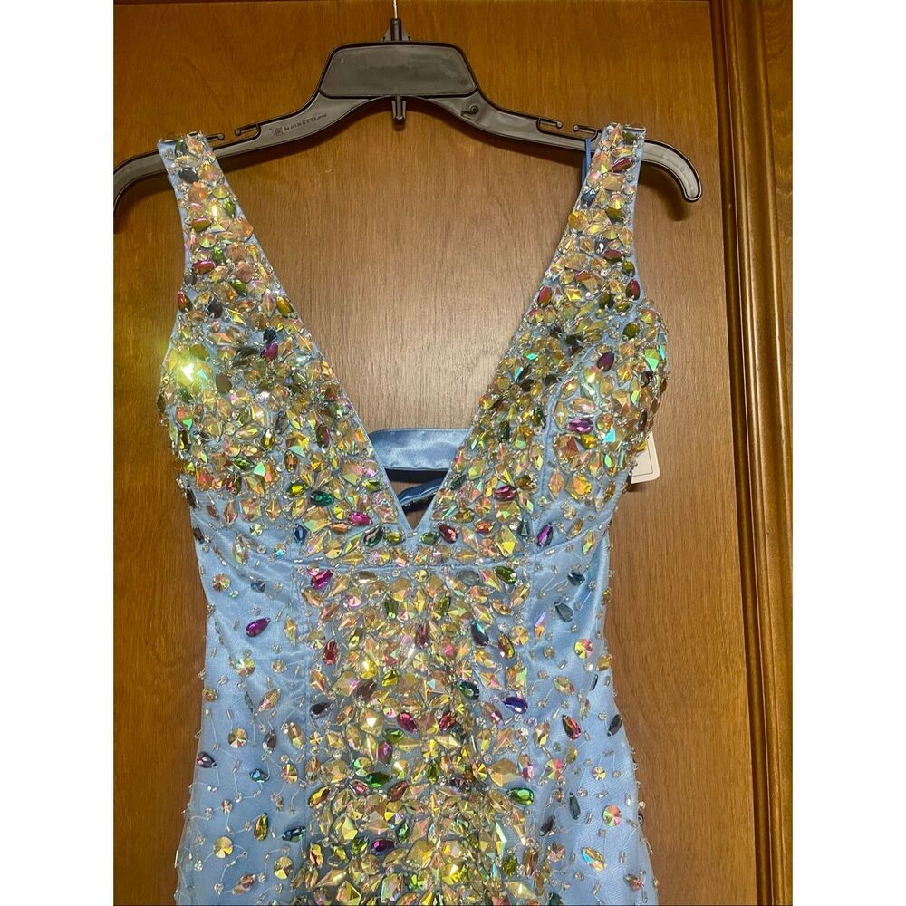 Custom made stunning gown - Picture 3 of 7